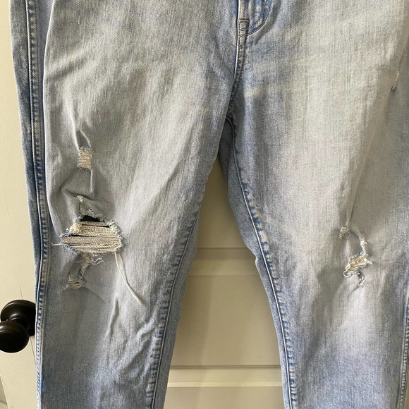 Gap Lightwash Cigarette Denim Blue Jeans Distressed Size 14/32R - Picture 3 of 5